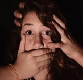 Minor girl gang rape | अल्पवयीन मुलीवर सामूहिक बलात्कार