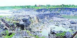 Only 104 mm in Mukhed taluka Rain | मुखेड तालुक्यात केवळ १०४ मि.मी. पाऊस