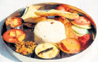 Waiting for travelers to 'dial a meal' scheme | ‘डायल ए मील’ योजनेची प्रवाशांना प्रतीक्षा