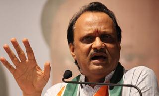 Ajit Pawar should not be disturbed - Ajit Pawar | उद्धवनी टुरटुर करू नये - अजित पवार