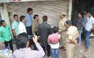 Attempt to break down two shops in Beed city | बीड शहरात दोन दुकाने फोडण्याचा प्रयत्न Attempt to break down two shops in Beed city | बीड शहरात दोन दुकाने फोडण्याचा प्रयत्न
