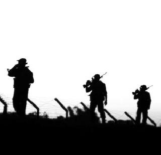 After Modi's assault, Pakistan's insensitivity grew | मोदींच्या गळाभेटीनंतर पाकिस्तानची मुजोरी वाढली