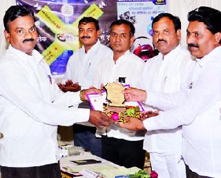 Teacher to Daund, Pride of the student | दौंडला शिक्षक, विद्याथ्र्याचा गौरव