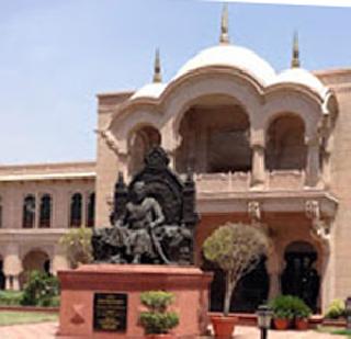 Shivsena Kandi due to the 'Maharashtra Sadan' issue | ‘महाराष्ट्र सदन’ प्रकरणामुळे शिवसेनेची कोंडी