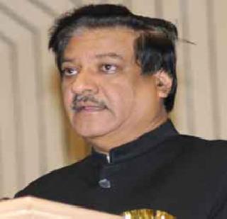 Displeased with the conduct of MPs | खासदारांच्या वर्तनाबद्दल नाराजी