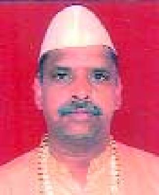 Responsibility for cleanliness of the Ghat is entrusted to the priest. | घाट स्वच्छतेची जबाबदारी पुरोहित संघावर सोपवा !