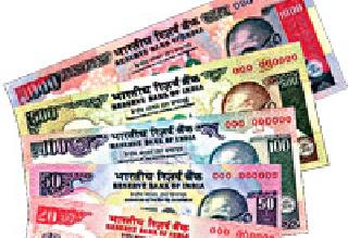 Fake counterfeit currency worth Rs | सव्वातीन लाखांच्या बनावट नोटा जप्त Fake counterfeit currency worth Rs | सव्वातीन लाखांच्या बनावट नोटा जप्त