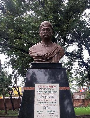 Washim police forget 'Lokmanya' | वाशिम पालिकेला ‘लोकमान्यांचा’ विसर Washim police forget 'Lokmanya' | वाशिम पालिकेला ‘लोकमान्यांचा’ विसर