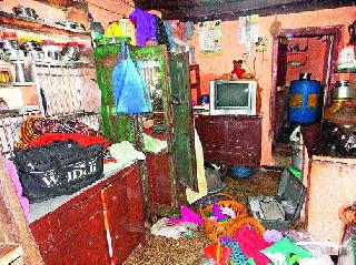 Four house buoys in Igatpuri one night | इगतपुरीत एकाच रात्री चार घरफोड्या