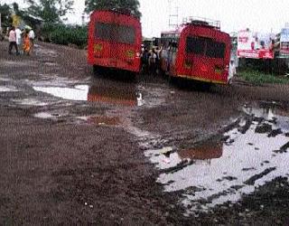 Due to the situation of travelers | दुरवस्थेने प्रवाशांचे हाल