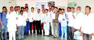Distribution of certificates to Maratha and Muslim communities | मराठा व मुस्लिम समाजाला प्रमाणपत्रांचे वितरण