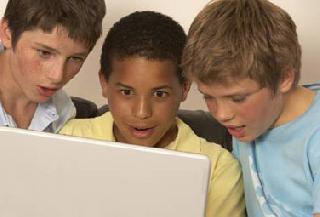 Porn film on rape mentality | बलात्काराच्या मानसिकतेमागे पॉर्न फिल्मच