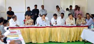 Deputy Chief Minister reviewed the meeting | उपमुख्यमंत्र्यांनी घेतली आढावा बैठक