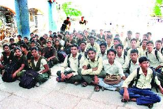 Student's Stance | विद्यार्थ्यांचा ठिय्या