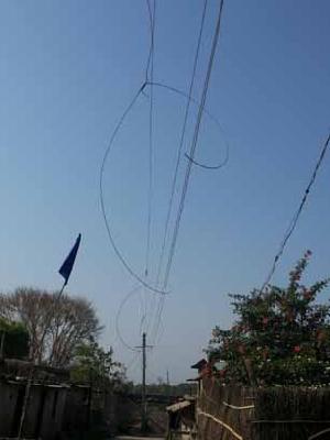 Electric star hangs up! | विद्युत तारा लोंबकळल्या ! Electric star hangs up! | विद्युत तारा लोंबकळल्या !