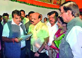 Congrats to Gadkari for Kumbh Mela fund | कुंभमेळा निधीसाठी गडकरींना साकडे Congrats to Gadkari for Kumbh Mela fund | कुंभमेळा निधीसाठी गडकरींना साकडे