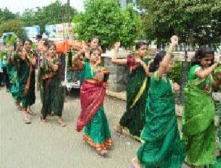 Gandhi Chandan Dumdumale by the trees | वृक्षदिंडीने गांधी चमन दुमदुमले