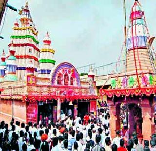 Thousands of devotees visit Mhaskoba | म्हस्कोबाच्या दर्शनासाठी हजारो भाविक Thousands of devotees visit Mhaskoba | म्हस्कोबाच्या दर्शनासाठी हजारो भाविक