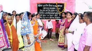 Water solved by women only | महिलांनीच सोडविला पाणीप्रश्न