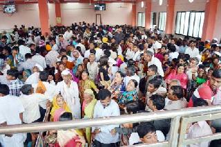 The number of devotees in the city was shattered | औंढ्यात भाविकांची संख्या रोडावली
