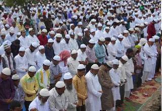 In the Khamagat Ramadan Id | खामगावात रमजान ईद उत्साहात