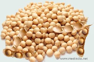 Soybean sown on hundreds of hectares sown! | शेकडो हेक्टरवरील सोयाबीन पेरणी उलटली!