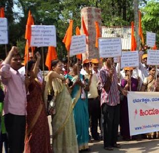 Kannadigan again aggression | कन्नडीगांची पुन्हा आगळीक