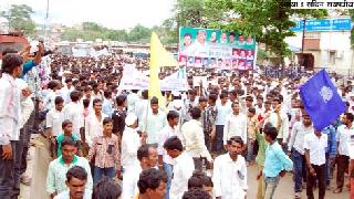 Adivasi community front | जिंतुरात आदिवासी समाजाचा मोर्चा