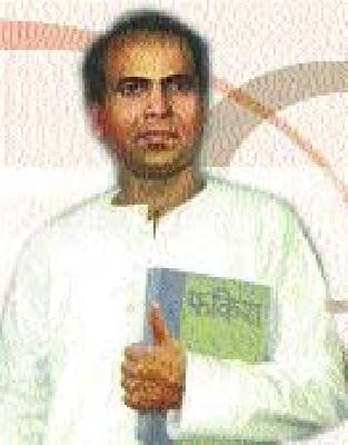 The red ribbons' cleansing of the full-size statue | पूर्णाकृती पुतळ्याला ‘लाल फिती’चा अडसर