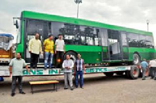 Bus on ethanol reached the wadi nose | इथेनॉलवरील बस वाडी नाक्यावर पोहचली Bus on ethanol reached the wadi nose | इथेनॉलवरील बस वाडी नाक्यावर पोहचली