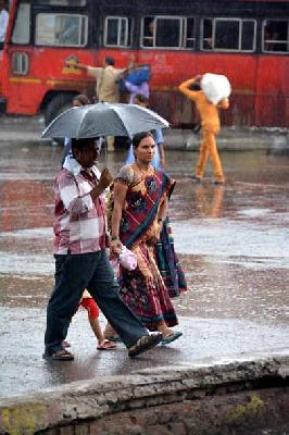 Akola has a 7.05 mm mark | अकोल्यात ७.0५ मि.मी.पावसाची नोंद