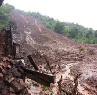 Ground mountain in Malin village | माळीण गावावर दु:खाचा डोंगर