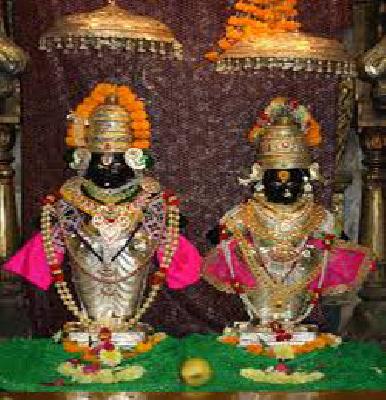 Mantra of women worshipers from Vitthal temple | विठ्ठल मंदिरात उद्यापासून महिला पुजा-यांचा मंत्रोच्चार