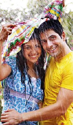 'She' met in the deposit. | भरपावसात ‘ती’ भेटली. 'She' met in the deposit. | भरपावसात ‘ती’ भेटली.