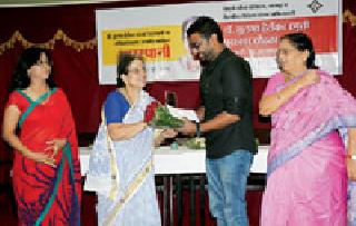 His poems were present in his memoirs | आठवणींतून त्यांची कविता वर्तमान होते His poems were present in his memoirs | आठवणींतून त्यांची कविता वर्तमान होते