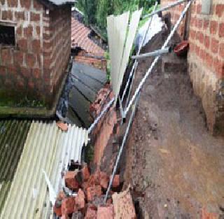 The incident occurred in Ramnagar | रामनगरमध्ये दरड कोसळण्याची घटना