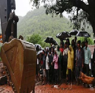 Goddess gone all the flowers! Teacher remembers children's memory | देवाघरी गेली सारी फुले! मुलांच्या आठवणीने शिक्षक गहिवरले