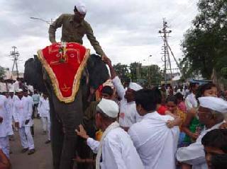 'Shree' Rajputi's farewell message | 'श्रीं'ना रजतनगरीचा श्रध्देचा निरोप