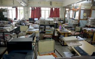 Revenue administration collapses | महसूल प्रशासन कोलमडले