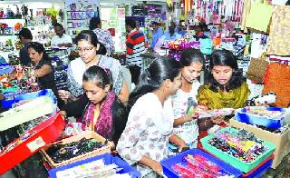 Friendly bondage ... shining hot ...! | मैत्रीचे बंध...गजबजणारा कट्टा...!