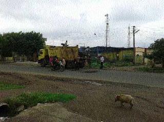 Start of Deola road repairs | देवळा रस्ता डागडुजीस प्रारंभ