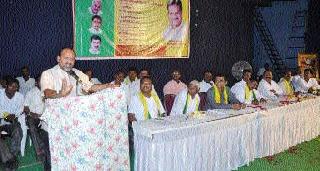 ... then solve the question of reservation in eight days - knowingly | ...तर आरक्षणाचा प्रश्न आठ दिवसांत सोडवू- जाणकर