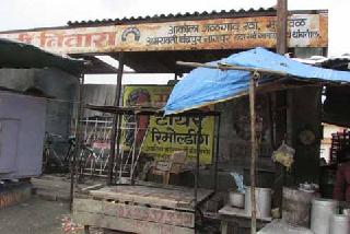 Where did the traveler's shelter go? | प्रवासी निवारा गेला तरी कोठे ?