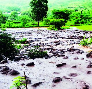Half a foot split | दीडशे फुटांची भेग