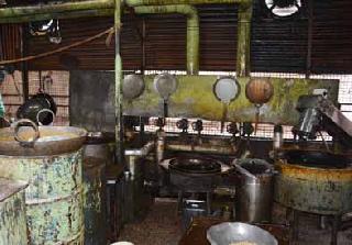 Not a food, but a variety of illness! | खाद्यपदार्थ नव्हे, नानाविध आजारांचीच विक्री!