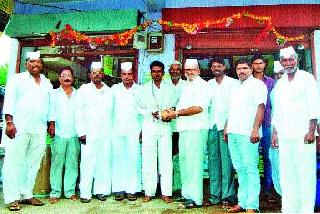 Felicitated by Sant Jadhav | संपतराव जाधव यांचा सत्कार