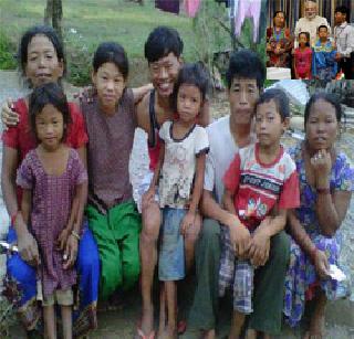 Vijay Bahadur's gift, Modi's emotional stunts? | जीत बहादूरची भेट, मोदींचा भावनिक स्टंट ?