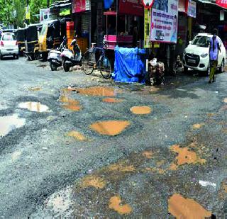 Painted banners in Panvel from potholes | खड्डय़ांवरून पनवेलमध्ये रंगतेय बॅनरबाजी