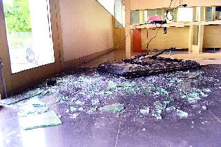 NCP workers' haze | राष्ट्रवादीच्या कार्यकर्त्यांचा धुडगूस