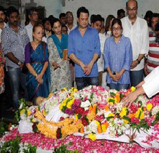 A slip of the blade .. | एक झोका निखळला..